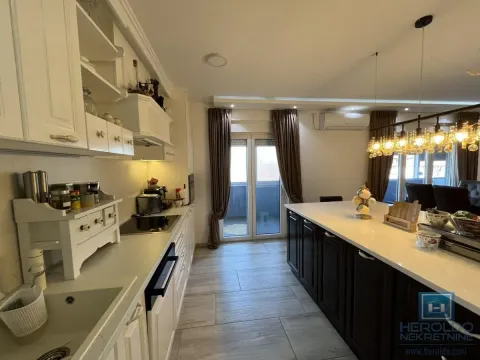 Prodaja, četvorosoban stan, 164m², Centar, Jagodina - image 9