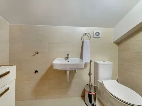 Izdavanje, dvosoban stan, 70m², Pobrežje, Podgorica - image 10