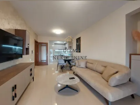 Izdavanje, dvosoban stan, 67m², Radanovići, Kotor - image 9