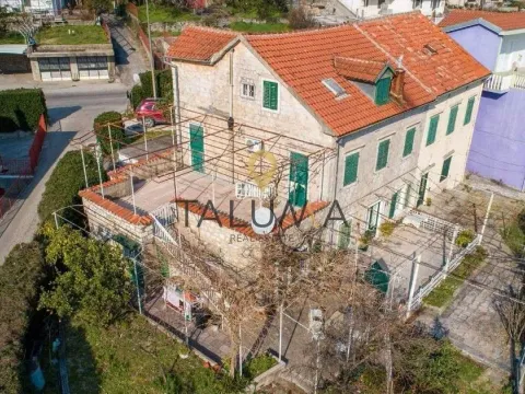 Sale, house, 318m², Centar, Herceg Novi