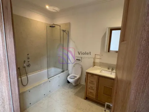 Izdavanje, četvorosoban stan, 240m², Porto Montenegro, Tivat - image 23