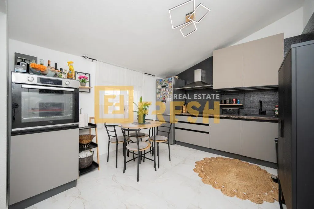 Sale, house, 180m², Dalmatinska ulica, Podgorica