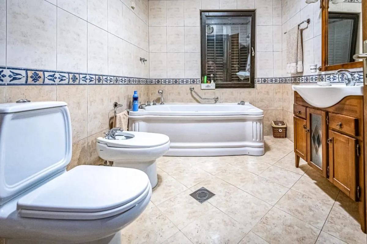 Prodaja, kuća, 280m², Masline, Podgorica