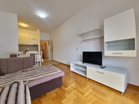 Izdavanje, dvosoban stan, 50m², Budva, Crna Gora - image 3