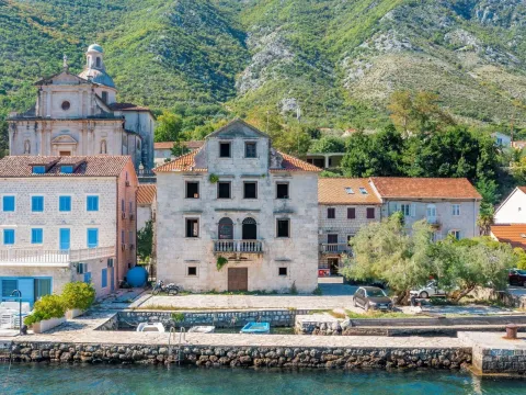 Sale, house, 424m², Prčanj, Kotor - image 1