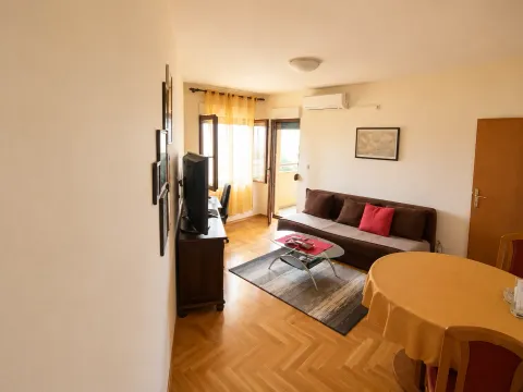 Sale, one bedroom apartment, 40m², Stari Aerodrom, Podgorica - image 2