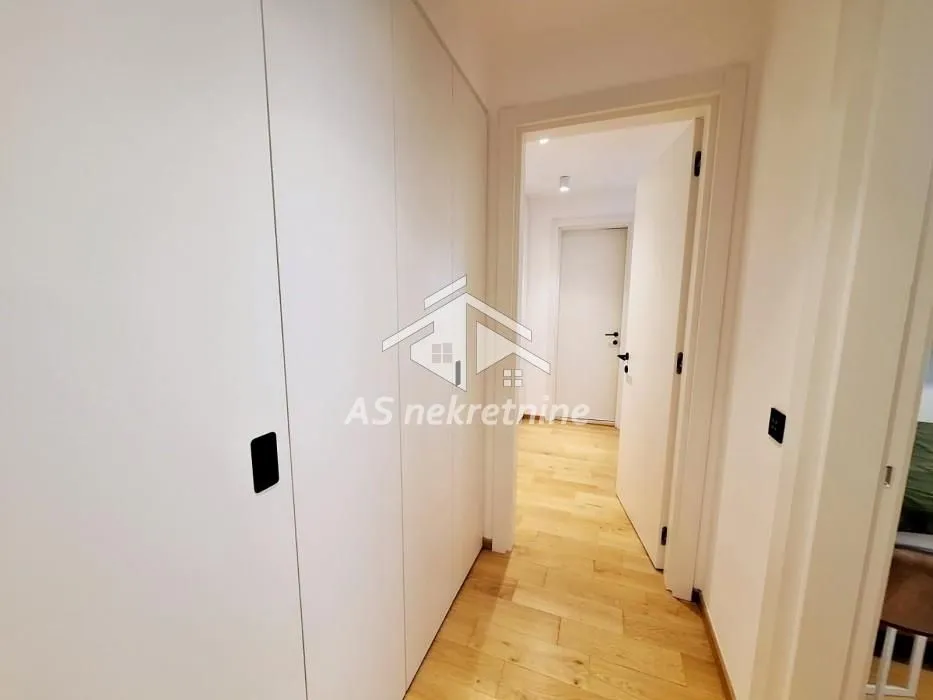 Izdavanje, četvorosoban stan, 120m², Stari Grad, Beograd