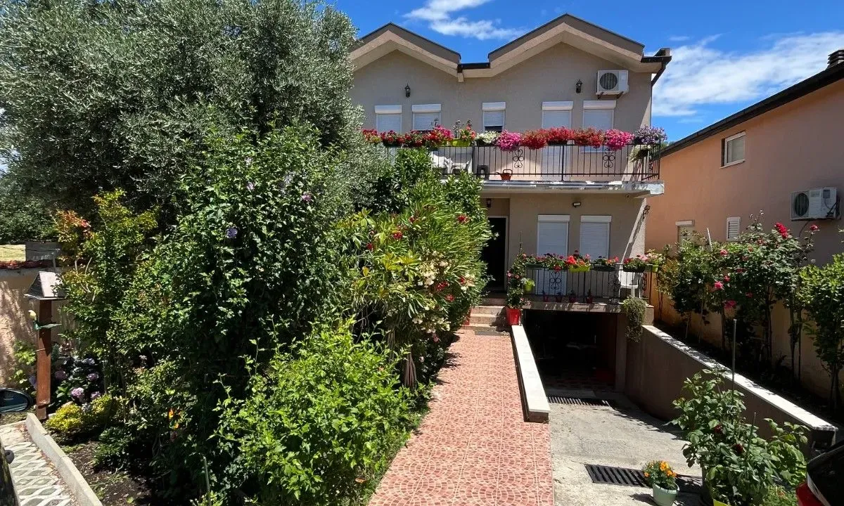 Sale, house, 200m², Donja Gorica, Podgorica