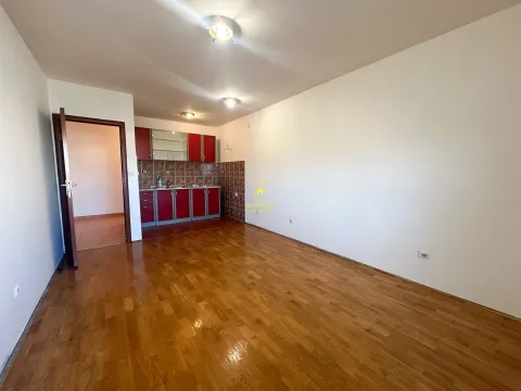 Prodaja, jednosoban stan, 45m², Stari Aerodrom, Podgorica - image 1