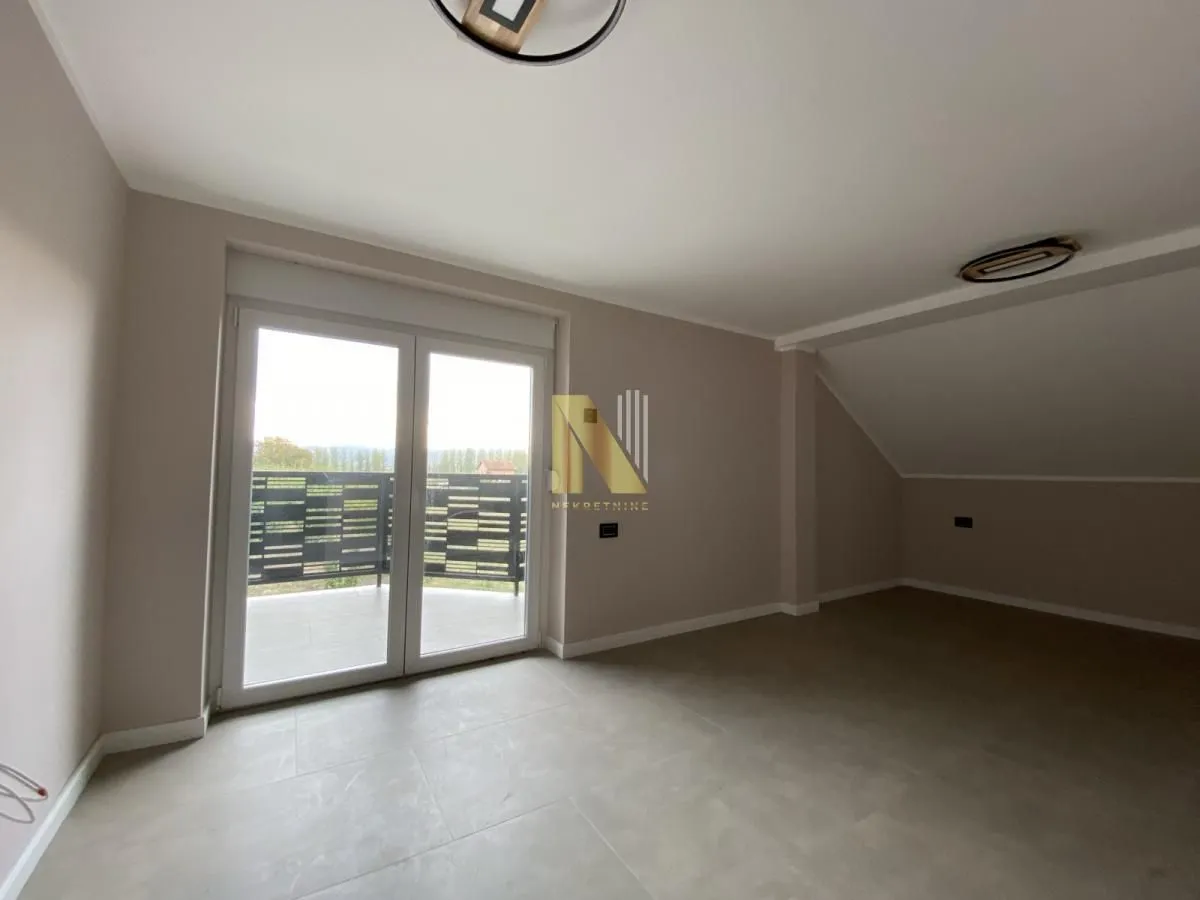 Prodaja, kuća, 260m², Veternik, Novi Sad Sve Podlokacije