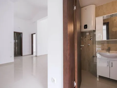 Sale, three bedroom apartment, 103m², Dobrota, Kotor - image 19