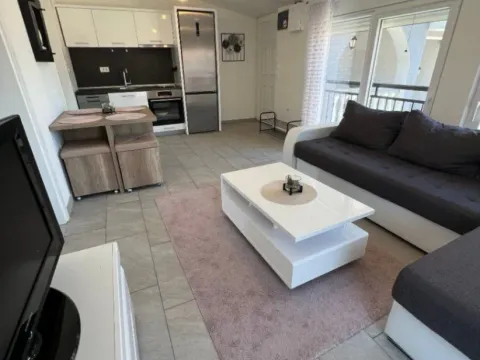 Izdavanje, stan, 44m², Dobre Vode, Bar - image 10