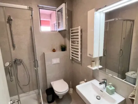 Izdavanje, dvosoban stan, 63m², Blok 9, Podgorica - image 11