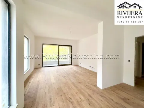 Sale, two bedroom apartment, 79m², Škaljari, Kotor - image 2