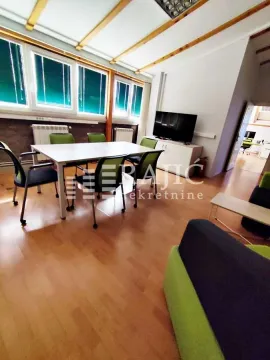Spacious office with a work desk and chairs. - image 5