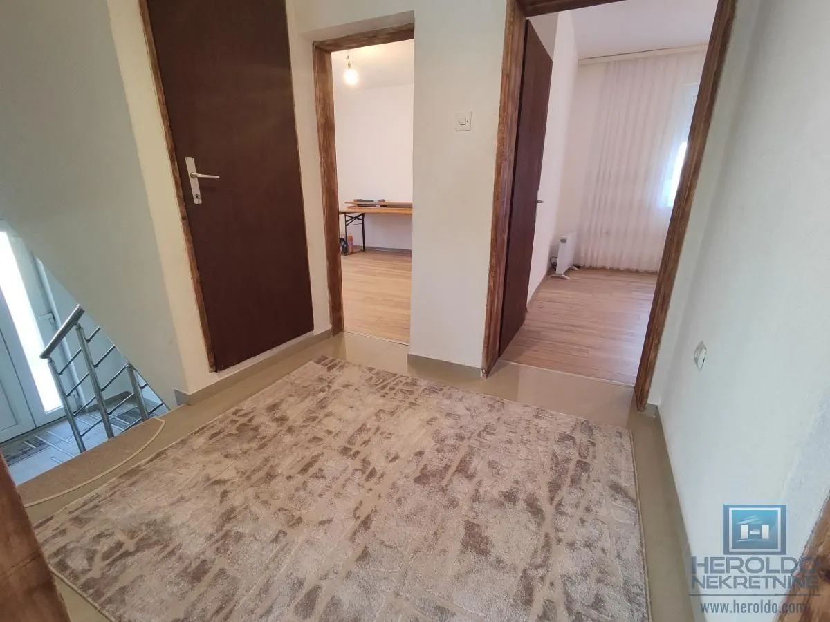 Prodaja, kuća, 270m², Budžino brdo, Jagodina