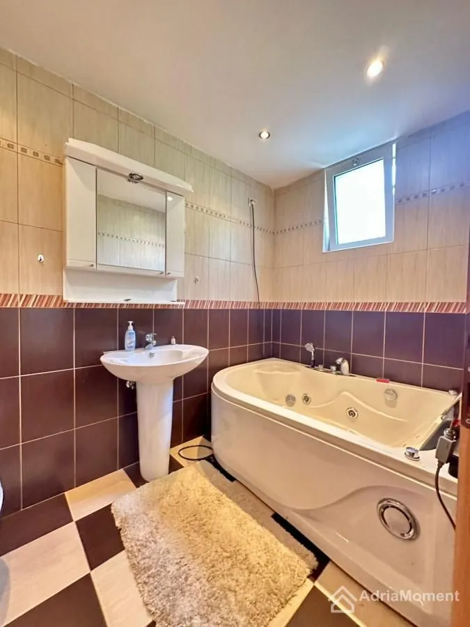 Prodaja, trosoban stan, 90m², Petrovac, Budva