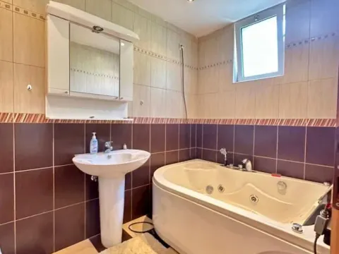 Prodaja, trosoban stan, 90m², Petrovac, Budva - image 11