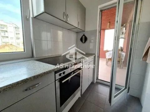 Rent, three bedroom apartment, 85m², Južni Bulevar, Vračar Sve Podlokacije - image 9