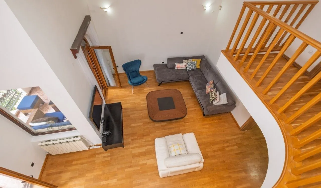 Rent, house, 280m², Gorica C, Podgorica