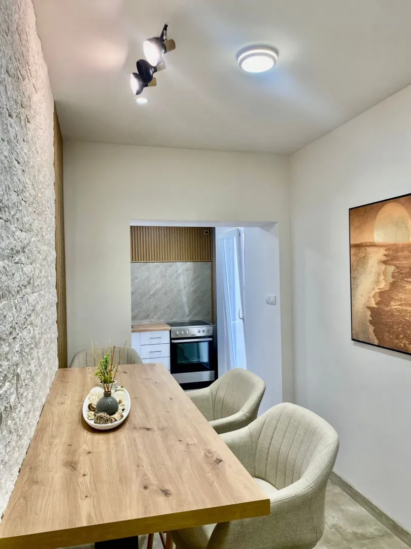 Izdavanje, dvosoban stan, 55m², Marići, Tivat