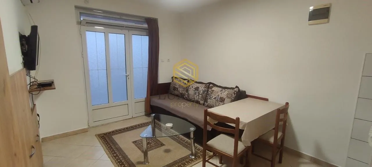 Izdavanje, garsonjera, 26m², Stari Aerodrom, Podgorica