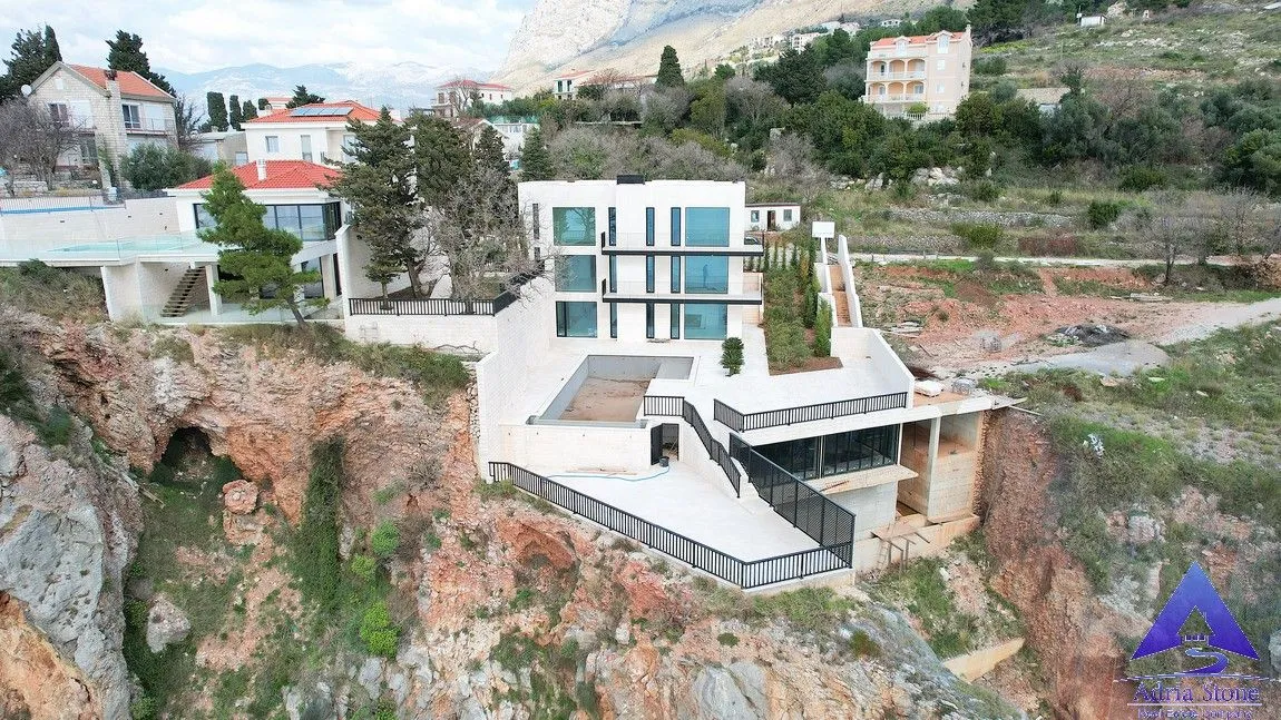 Prodaja, kuća, 580m², Skočiđevojka, Budva