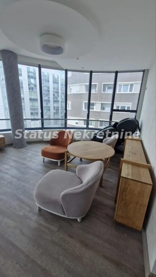 Izdavanje, četvorosoban stan, 116m², Novi Sad, Srbija