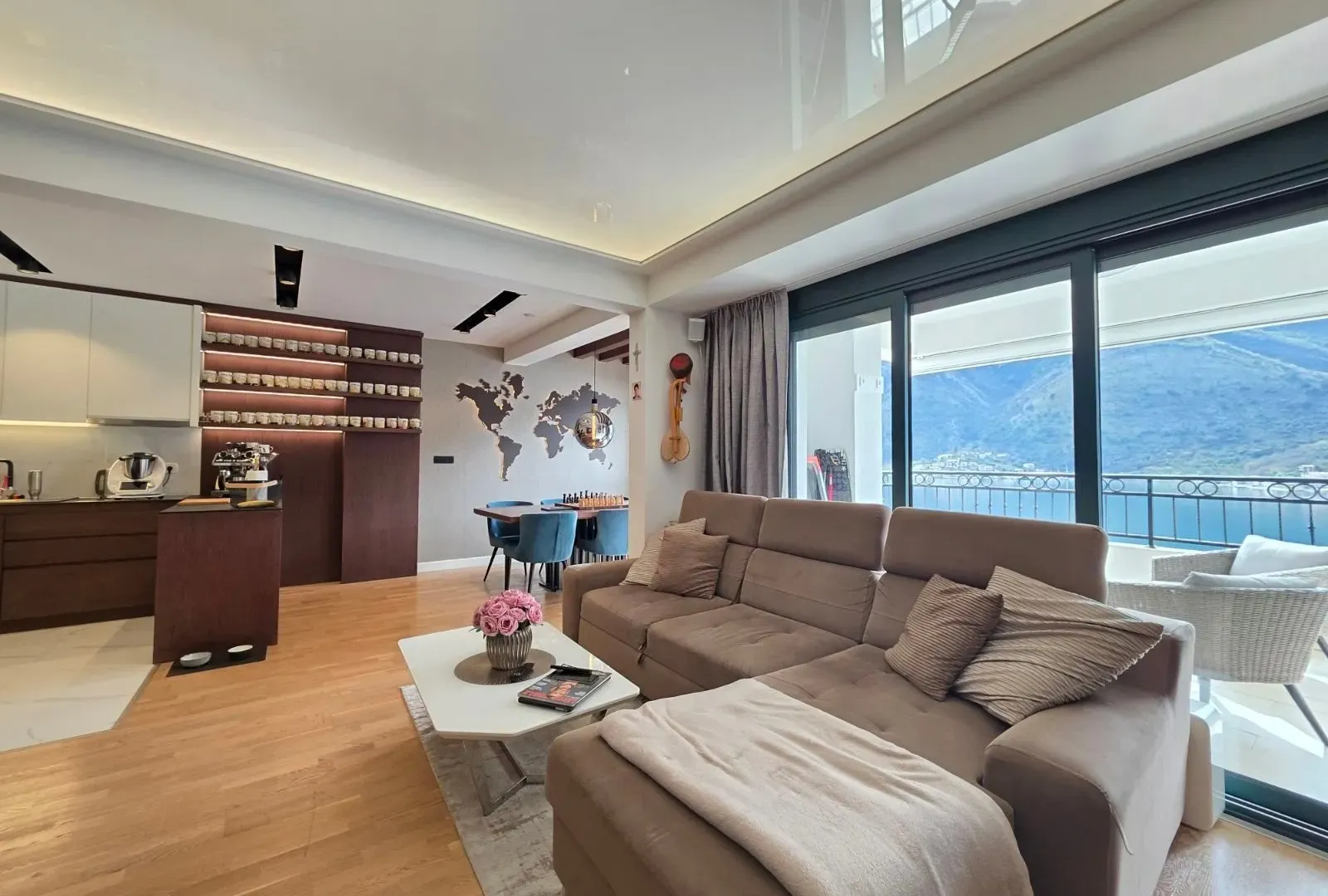 Prodaja, dvosoban stan, 85m², Dobrota, Kotor