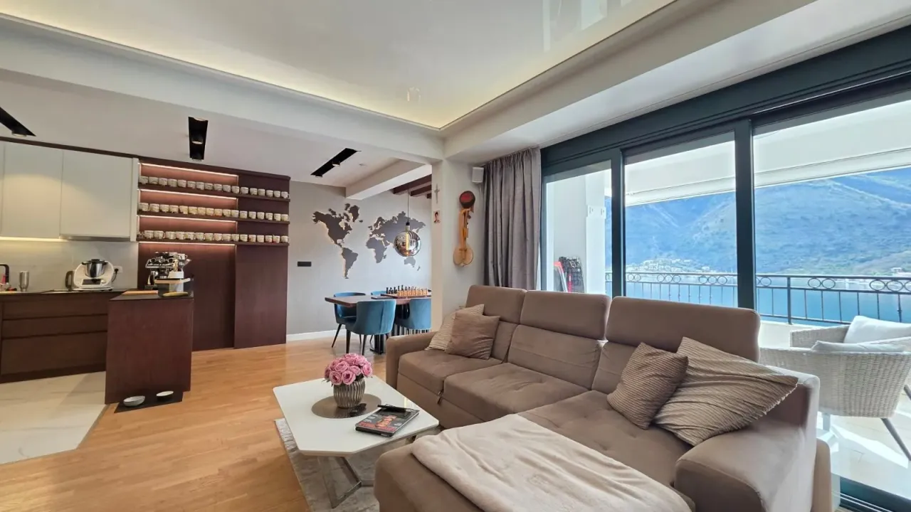 Sale, two bedroom apartment, 85m², Dobrota, Kotor