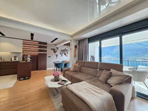 Prodaja, dvosoban stan, 85m², Dobrota, Kotor - image 1