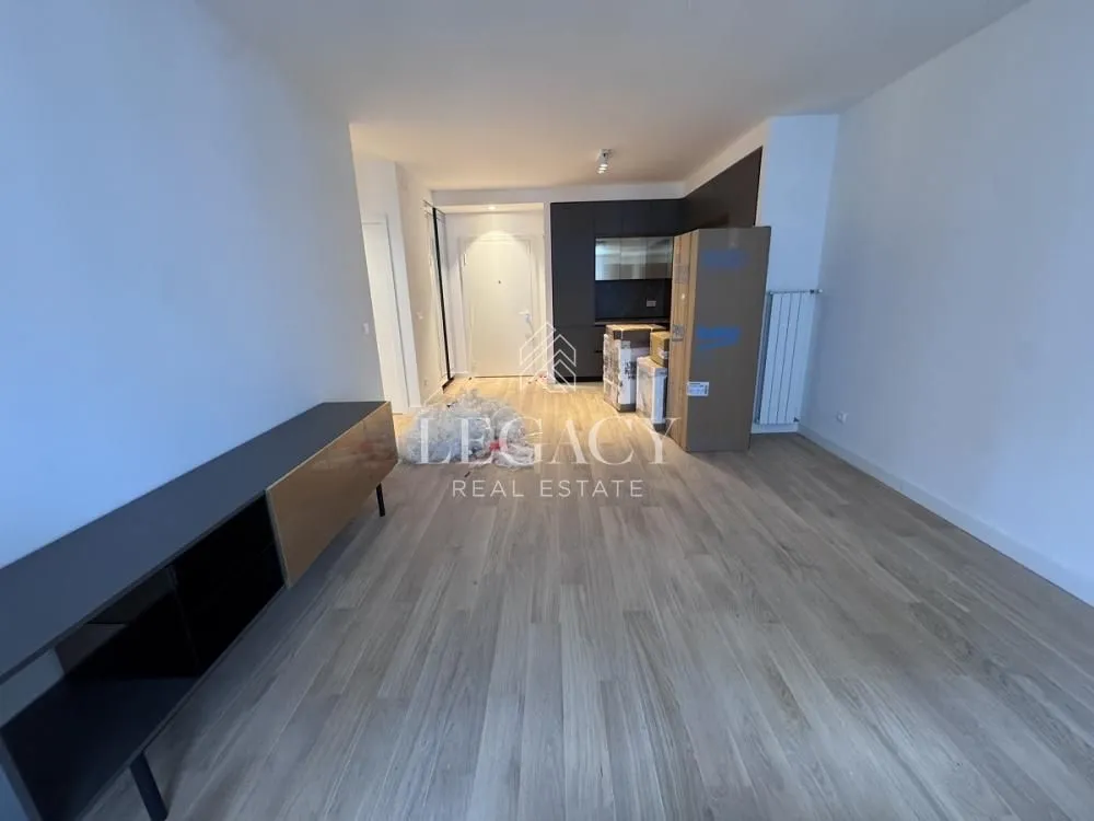 Izdavanje, dvosoban stan, 59m², Savski Venac, Beograd