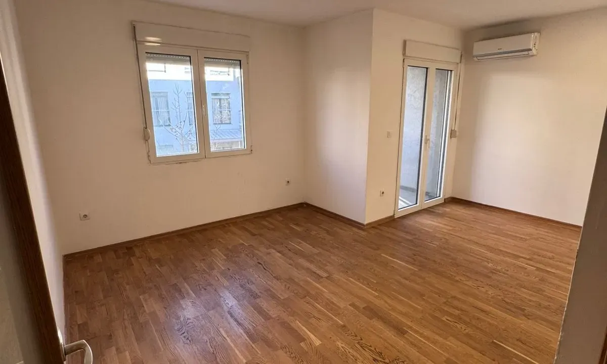 Prodaja, jednosoban stan, 43m², Blok 6, Podgorica