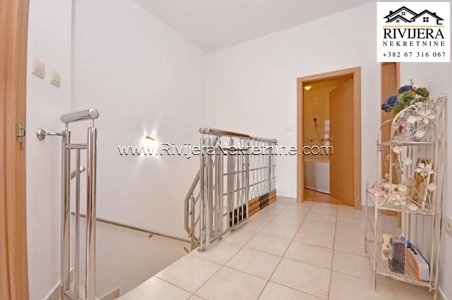 Prodaja, trosoban stan, 114m², Đenovići, Herceg Novi
