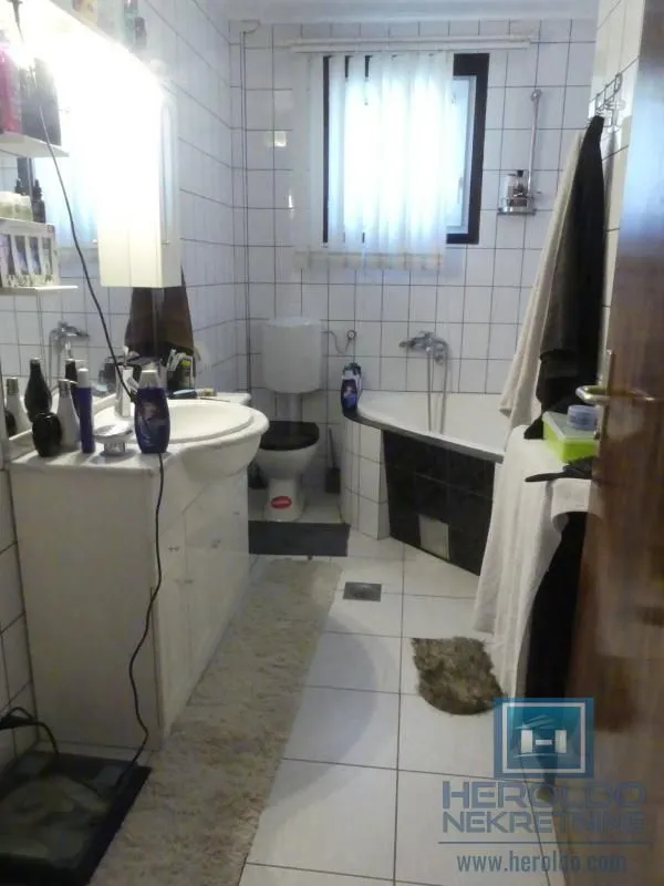 Prodaja, kuća, 380m², Pivara, Jagodina