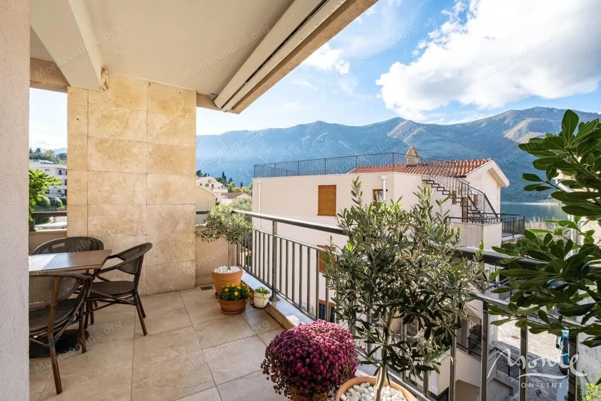 Prodaja, trosoban stan, 114m², Dobrota, Kotor