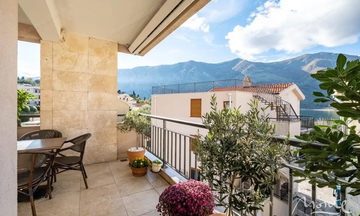 Prodaja, trosoban stan, 114m², Dobrota, Kotor