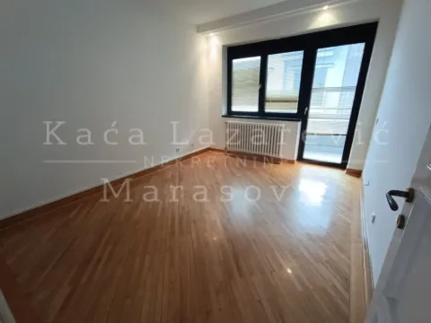 Izdavanje, trosoban stan, 147m², Kalenić Pijaca, Vračar Sve Podlokacije - image 12