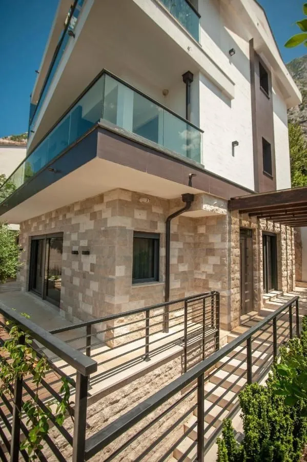 Prodaja, kuća, 210m², Dobrota, Kotor