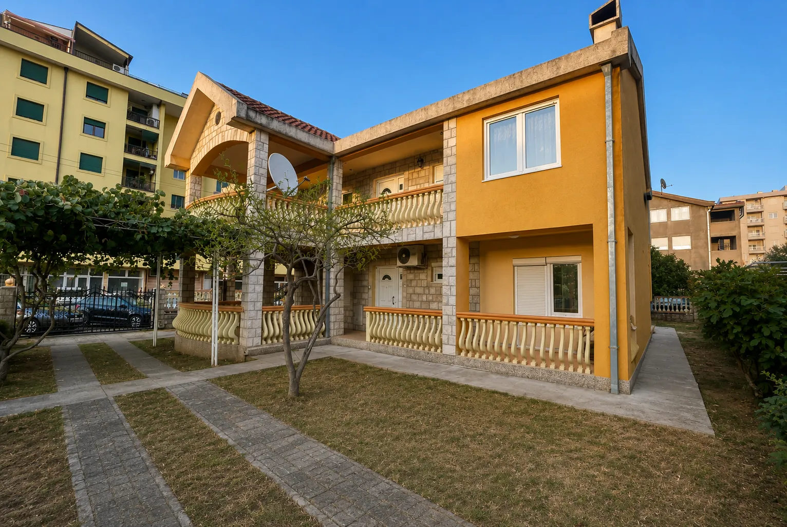 Izdavanje, kuća, 250m², Stari Aerodrom, Podgorica
