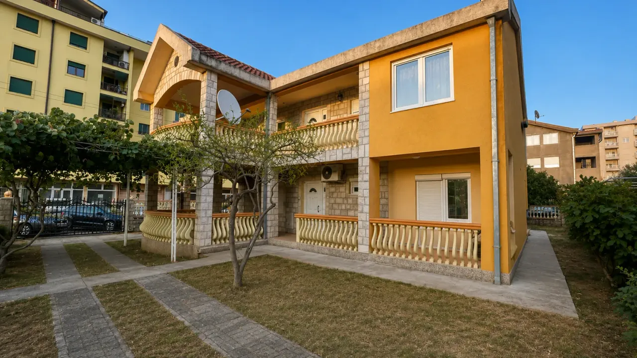 Rent, house, 250m², Stari Aerodrom, Podgorica
