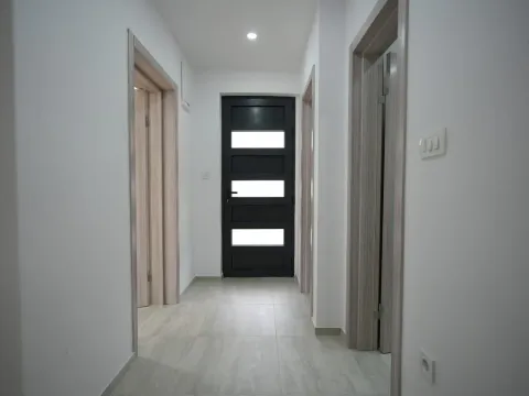 Izdavanje, poslovni prostor, 95m², Pod Goricom, Podgorica - image 5