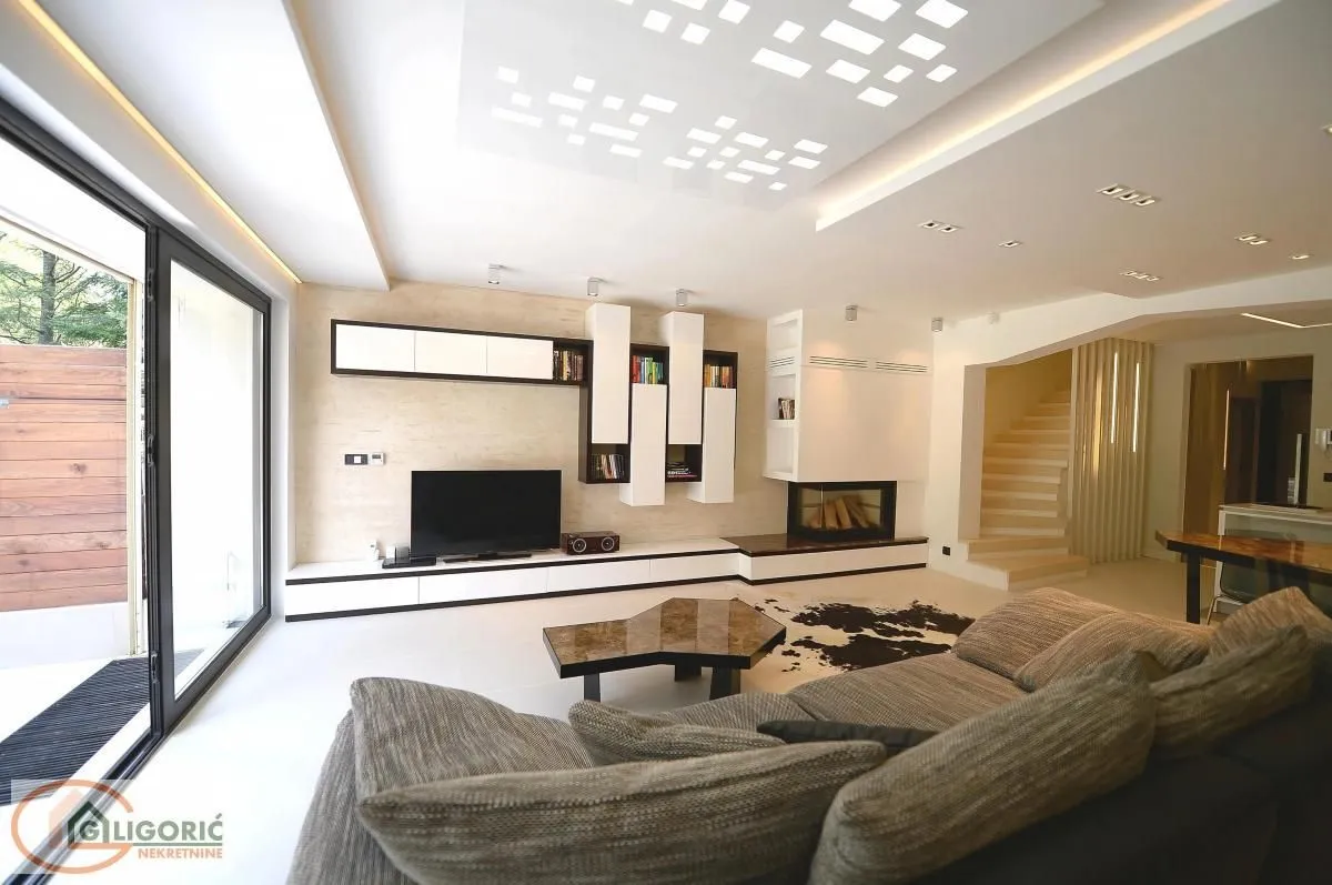 Prodaja, kuća, 305m², Banovo Brdo, Beograd