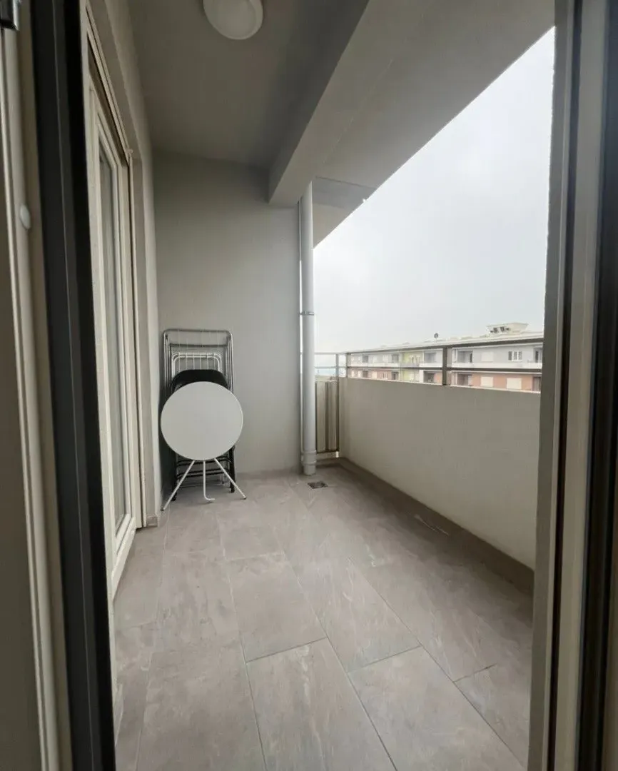 Izdavanje, jednosoban stan, 49m², Central Point, Podgorica
