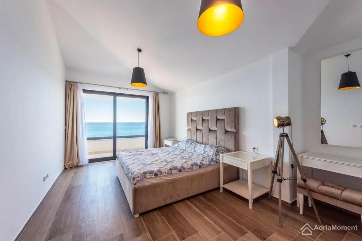 Prodaja, kuća, 240m², Utjeha, Bar