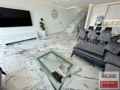 Izdavanje, kuća, 180m², Sremska Kamenica, Petrovaradin - image 22