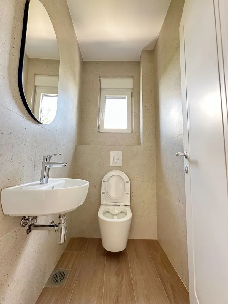 Prodaja, četvorosoban stan, 160m², Drač, Podgorica