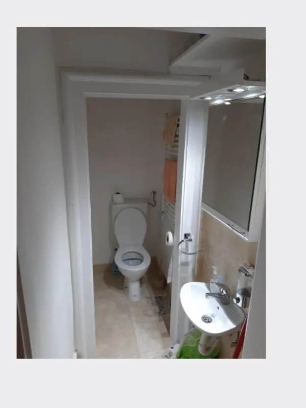 Izdavanje, četvorosoban stan, 125m², Savski Venac, Beograd