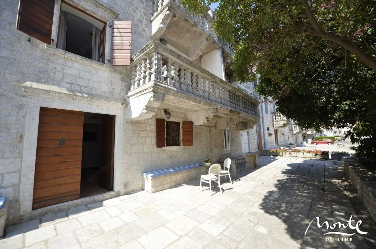 Sale, house, 222m², Prčanj, Kotor