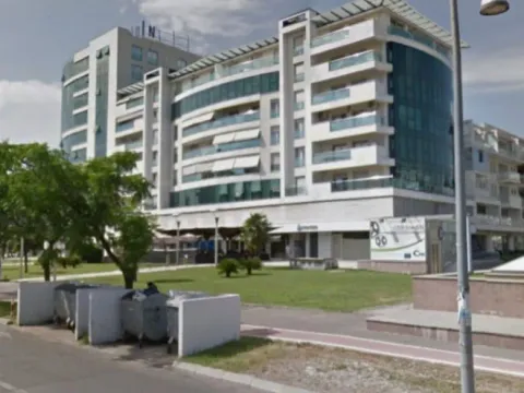 Izdavanje, trosoban stan, 150m², Preko Morače, Podgorica